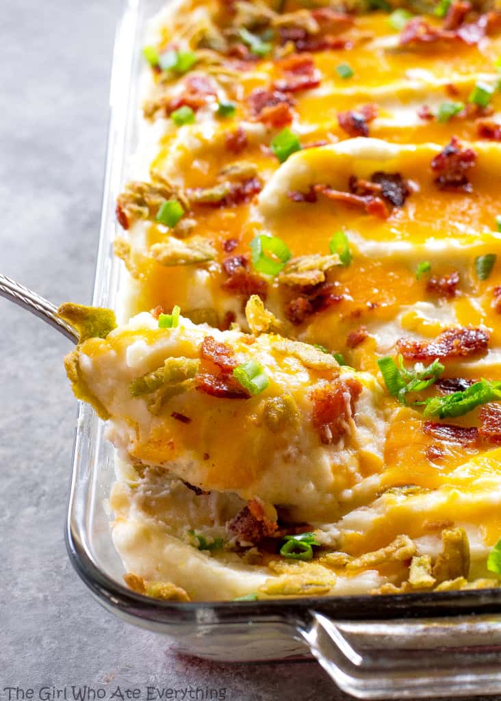 These Jalapeno Popper Mashed Potatoes are creamy mashed potatoes loaded with cheese, bacon, and crispy jalapenos. These will take your Thanksgiving (or Friendsgiving) to the next level. the-girl-who-ate-everything.com