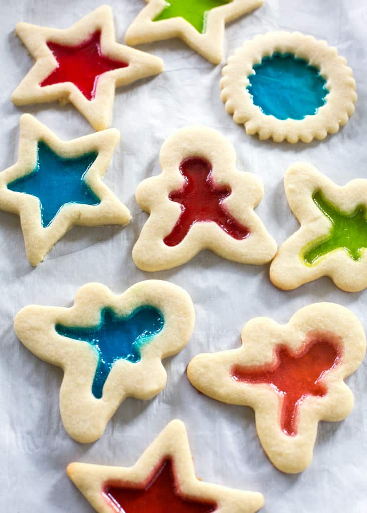 These Grinch Heart Cookies are magical little treats that you can make at Christmas with your kids. the-girl-who-ate-everything.com