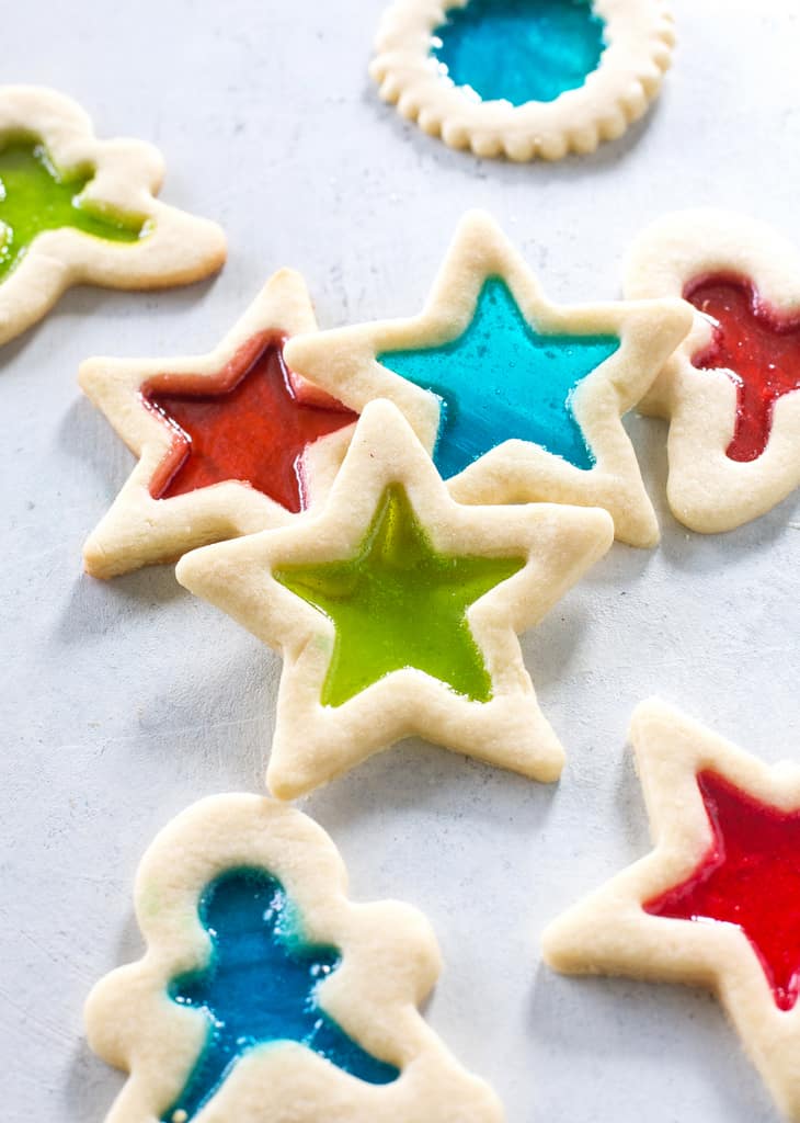 These Grinch Heart Cookies are magical little treats that you can make at Christmas with your kids. the-girl-who-ate-everything.com