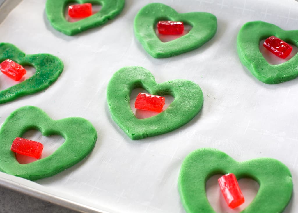 These Grinch Heart Cookies are magical little treats that you can make at Christmas with your kids. the-girl-who-ate-everything.com