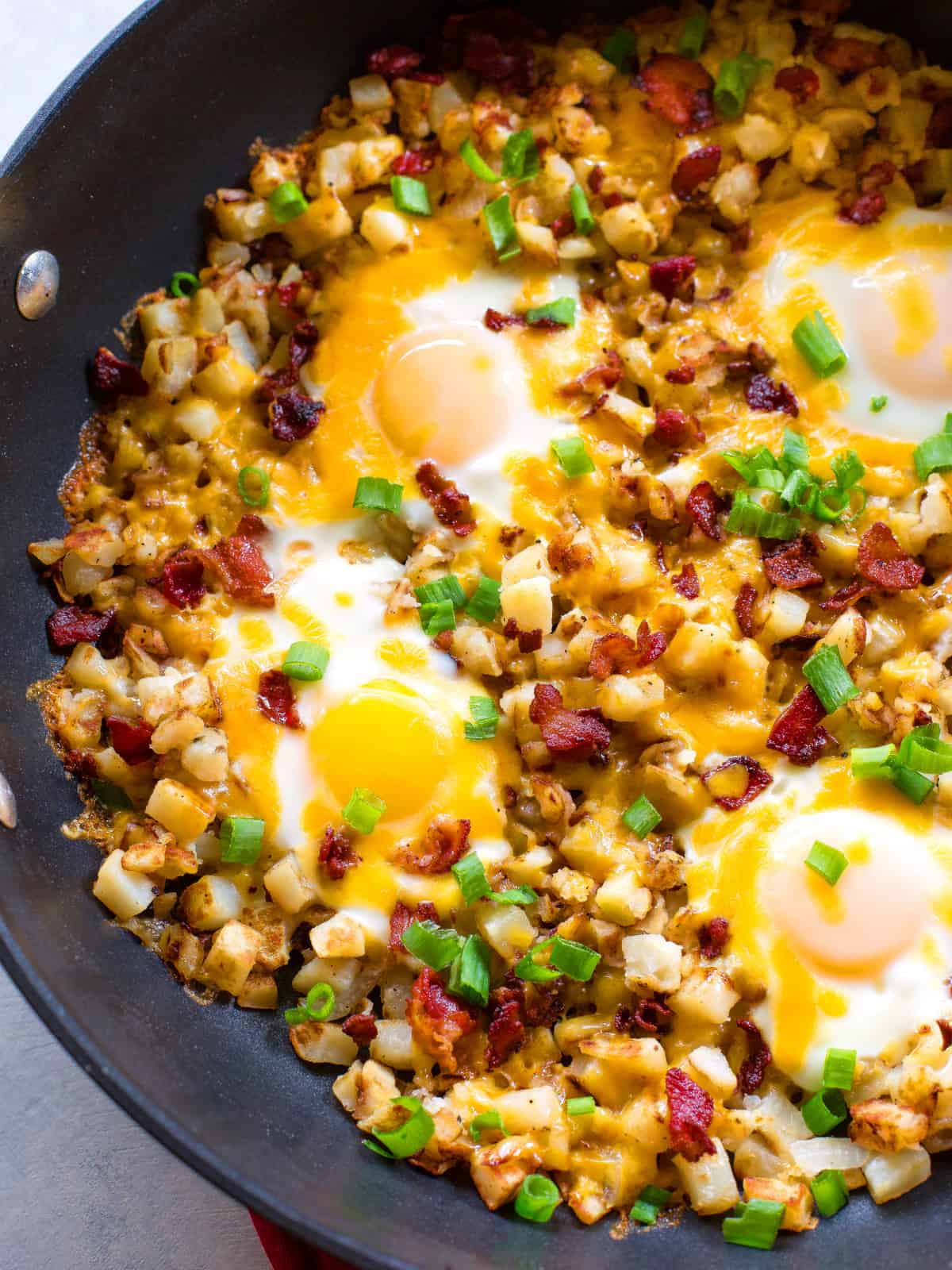 Bacon, Egg, and Potato Breakfast Skillet