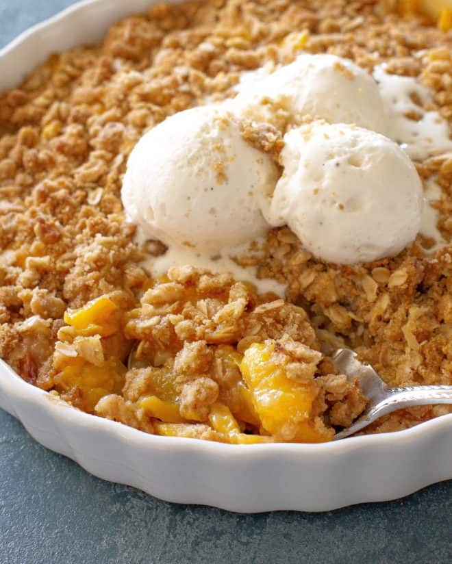 peach crisp with ice cream