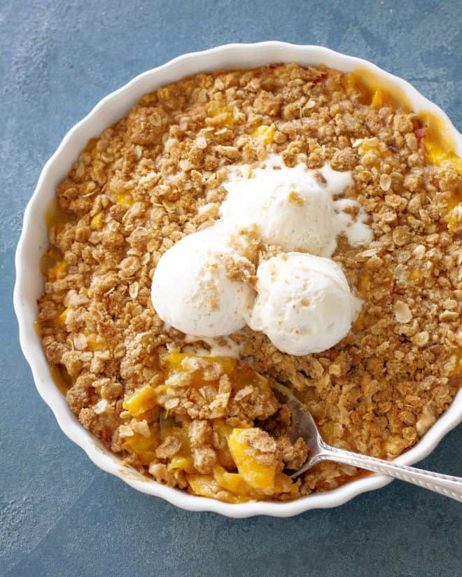 peach crisp with ice cream