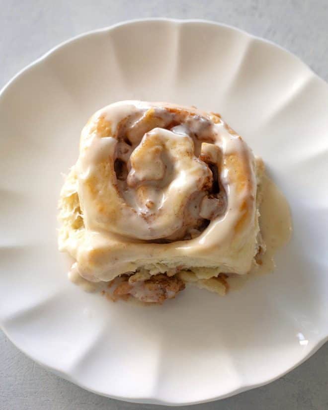 apple cider cinnamon rolls