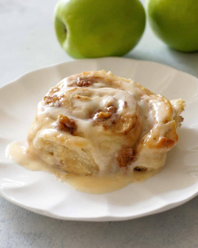 apple cider cinnamon rolls
