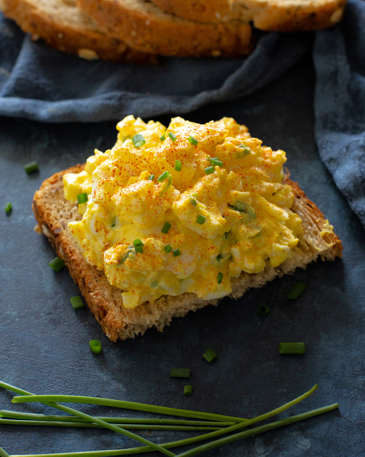 egg salad on bread