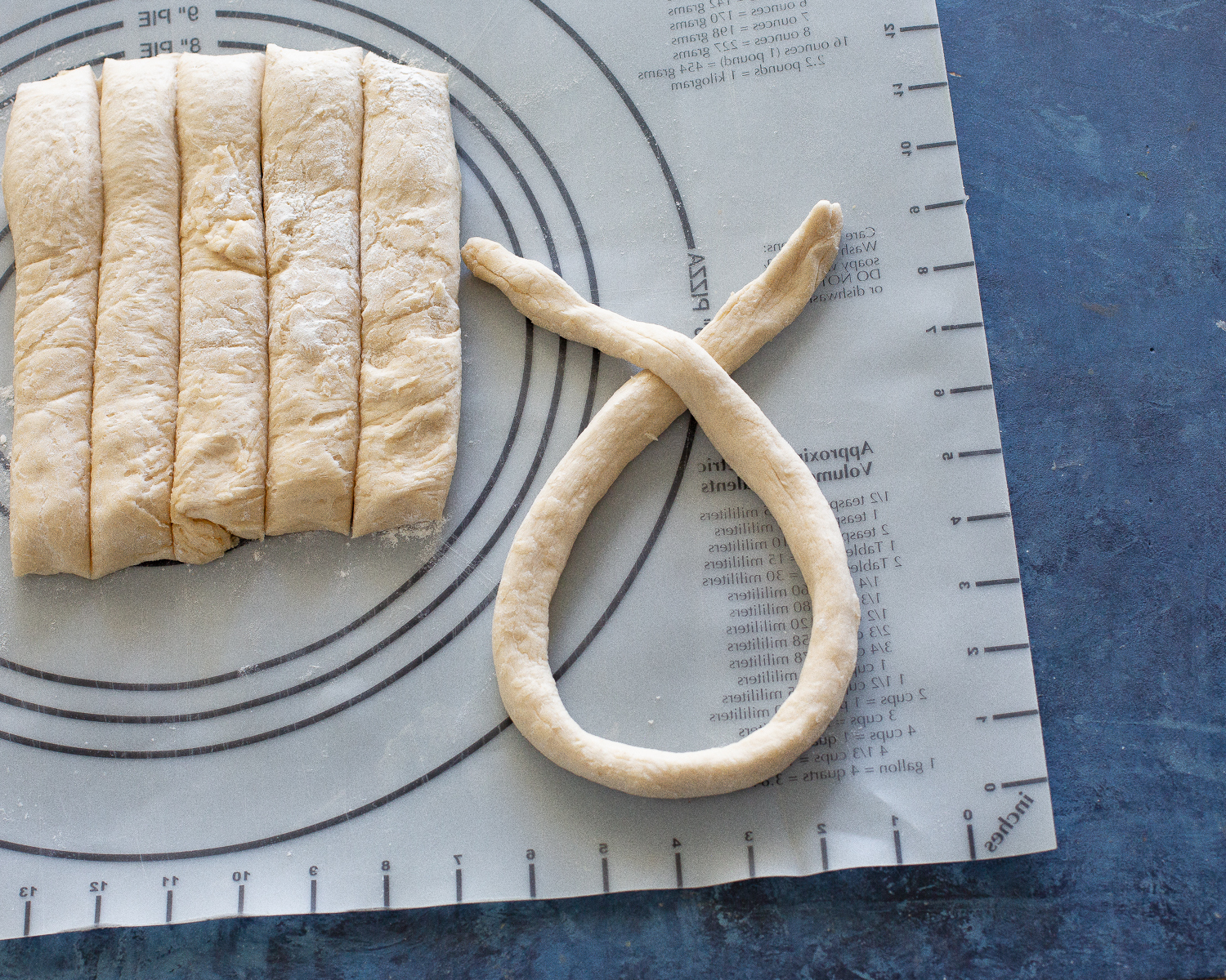pretzel forming