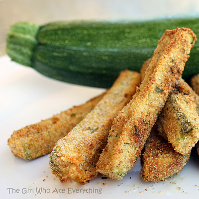 Baked Zucchini Fries - healthy and so good your kids will even eat them. the-girl-who-ate-everything.com