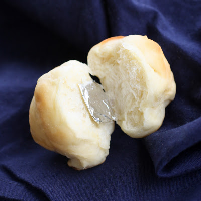 Thankful Rolls - a fun way to liven up the conversation at the Thanksgiving table. the-girl-who-ate-everything.com